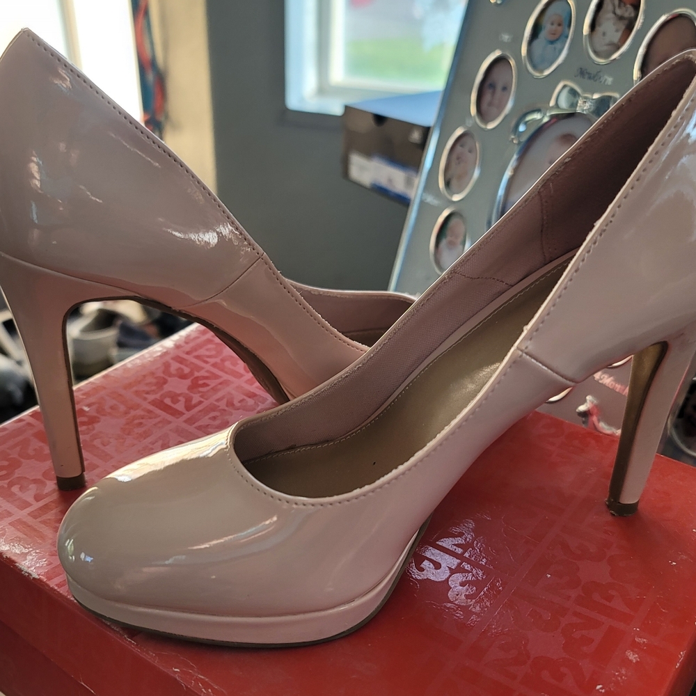 Nude size 9 heel